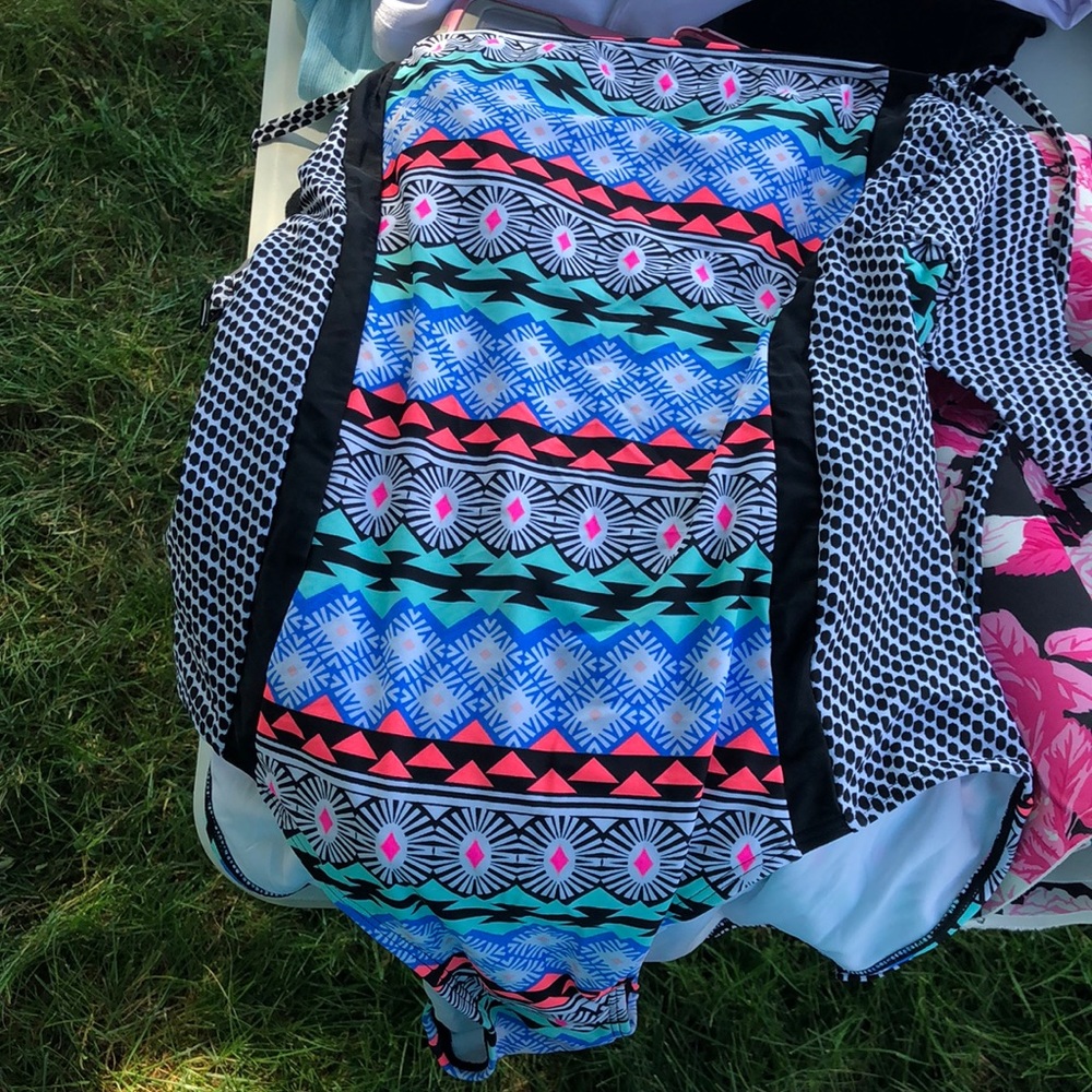 Women old navy swimsuit